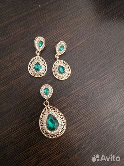 Кулон и серьги