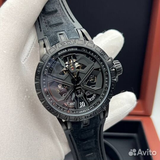 Часы Roger Dubuis