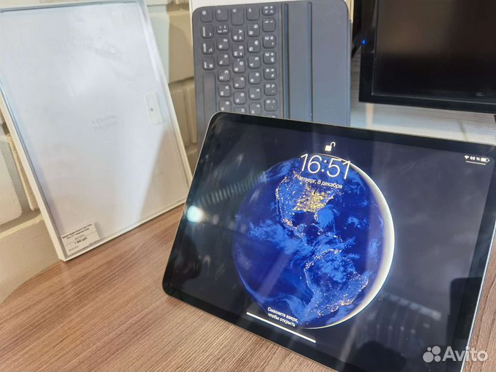 iPad pro 11 WiFi 256 GB + чехол-книжка Folio