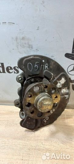 Кулак передний правый Mercedes-Benz E-Class E250