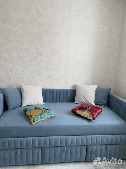 Детская кровать с мягкой спинкой