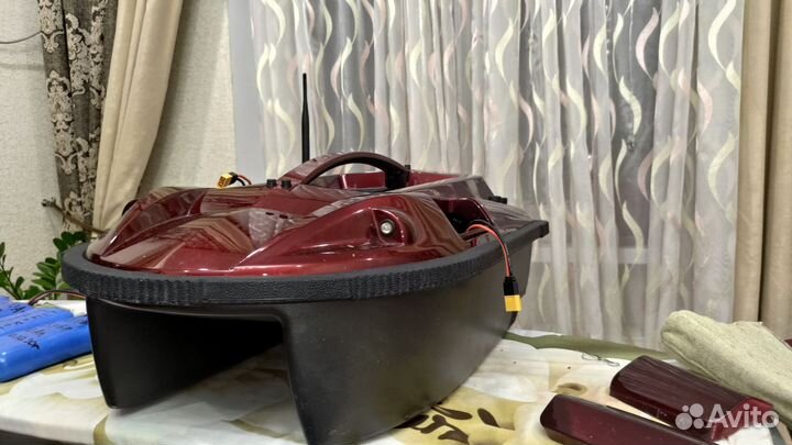 Прикормочный кораблик с gps и эхолотом