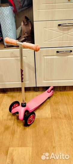 Самокат трёхколёсный