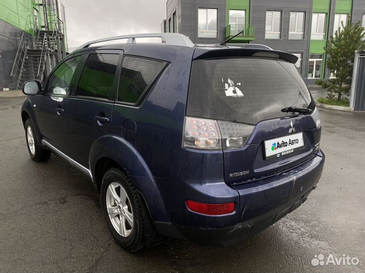 Mitsubishi Outlander 2.4 CVT, 2008, битый, 266 000 км