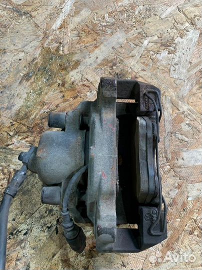 Суппорт передний левый Volkswagen Golf plus