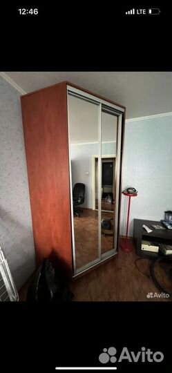 Угловой шкаф с зеркалом