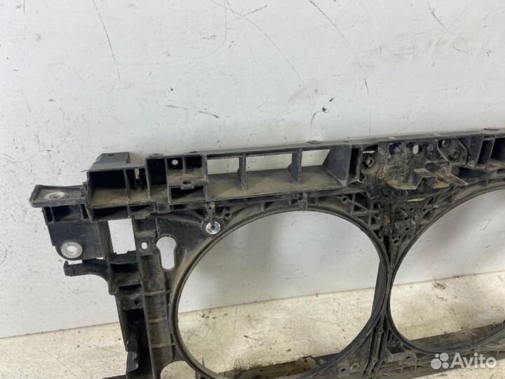 Панель передняя (телевизор) передний Nissan Teana