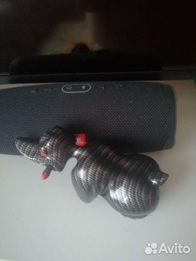 Злая утка на капот