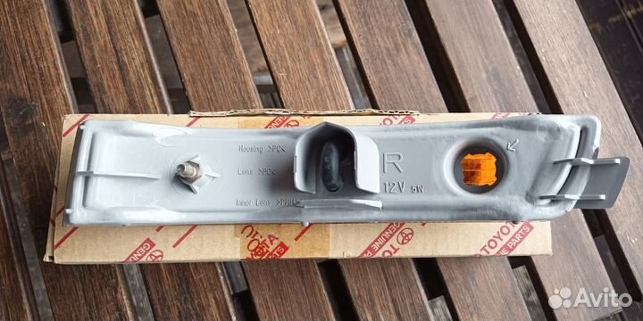 Указатель поворота правый Toyota Crown 8173030100