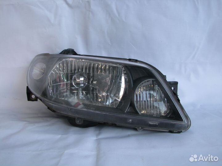 Mazda 323 2000 Фара передняя правая