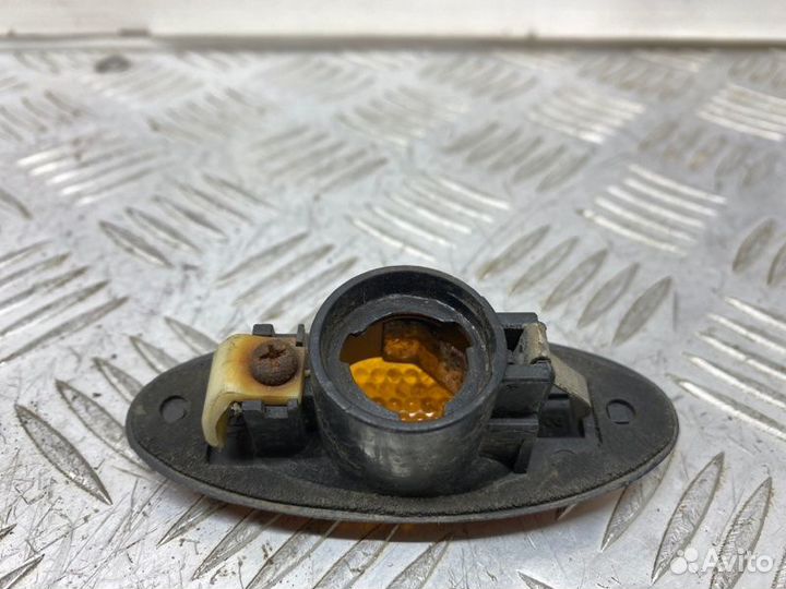 Повторитель поворота в крыло Kia Spectra седан S6D