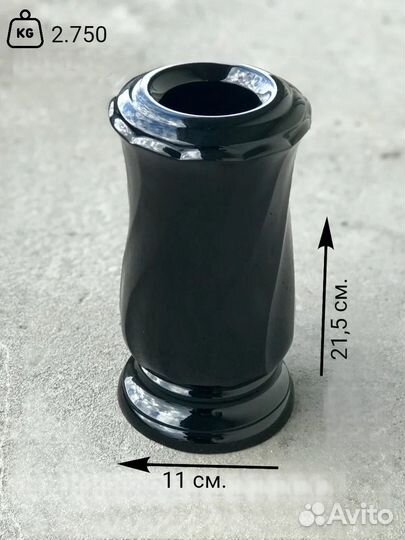 Вазы ритуальные из литьевого камня на кладбище