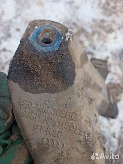 Кронштейн двигателя правый Audi A8 D3 4E0199308BC