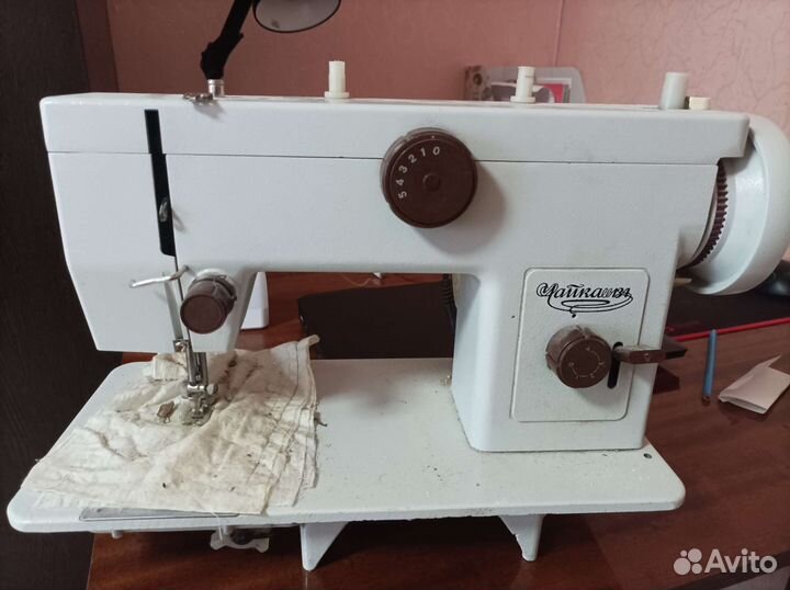 Швейная машинка чайка 134