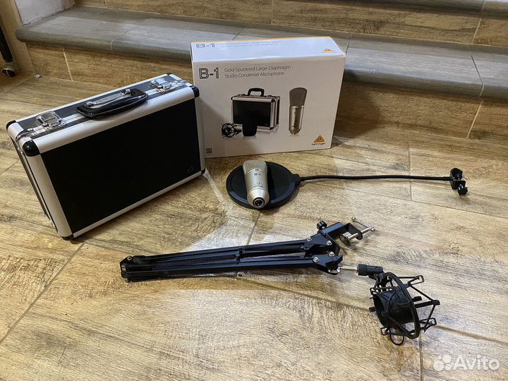 Студийный конденсаторный микрофон beringer B-1