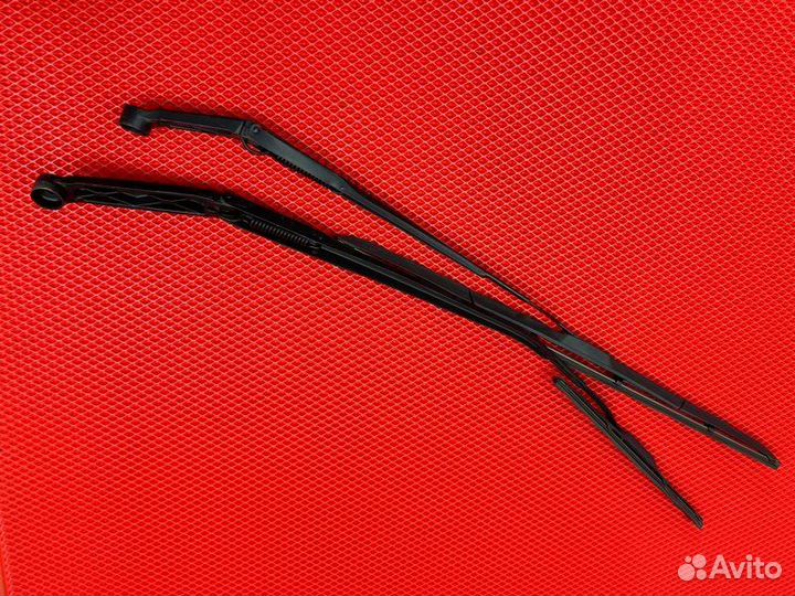 Поводок стеклоочистителя передний Toyota Noah