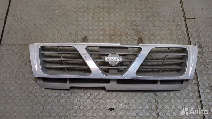 Решетка радиатора Nissan Patrol, 2000