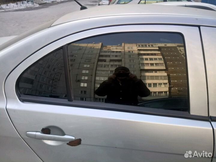 Задняя правая дверь на автомобиль Mitsubishi Lance