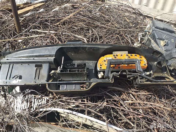 Панель приборов (торпеда) в сборе на волгу