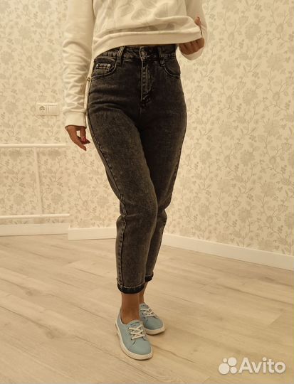 Джинсы новые р-р 42 (W26 )
