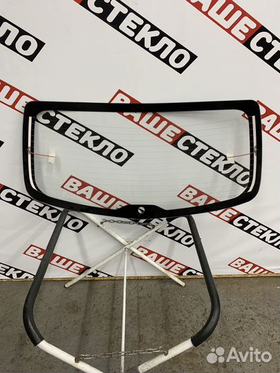 Заднее стекло на Mazda 2 Demio Замена