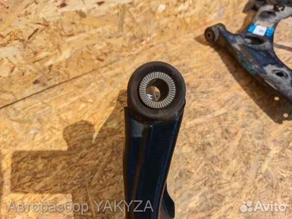 Рычаг с шаровой передний левый Тойота С-хр