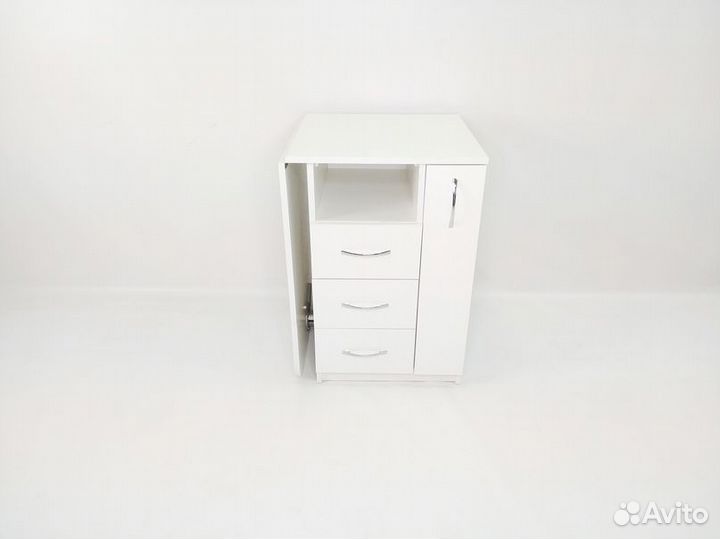 Маникюрный стол