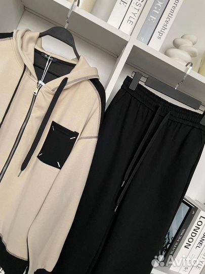 Крутой костюм женский спортивный