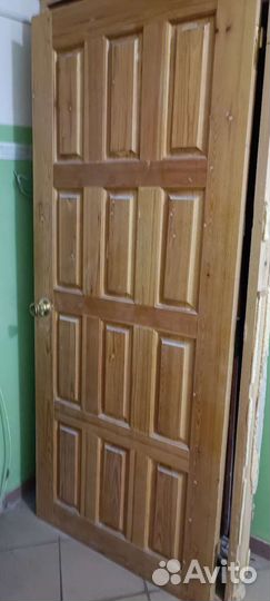 Дверь входная деревянная
