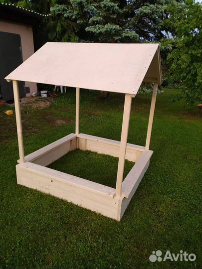 Песочница с крышей