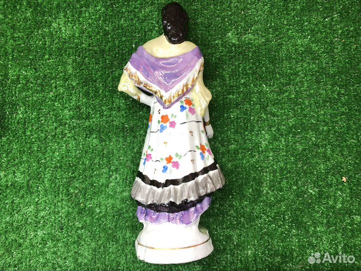 Z.9238 Статуэтка Циганка Земфира Дулево