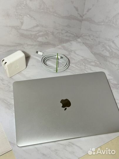 MacBook Pro 13 2019 8/256