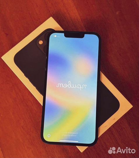 Телефон iPhone 13