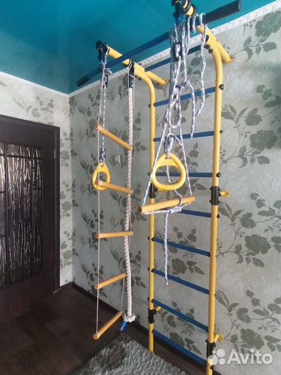 Шведская стенка с турником и брусьями