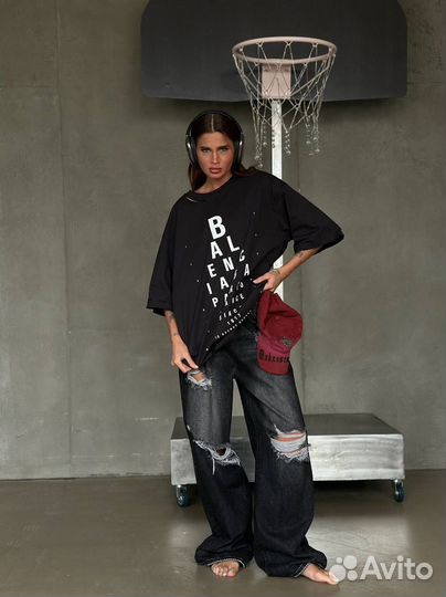 Футболка женская оверсайз Balenciaga