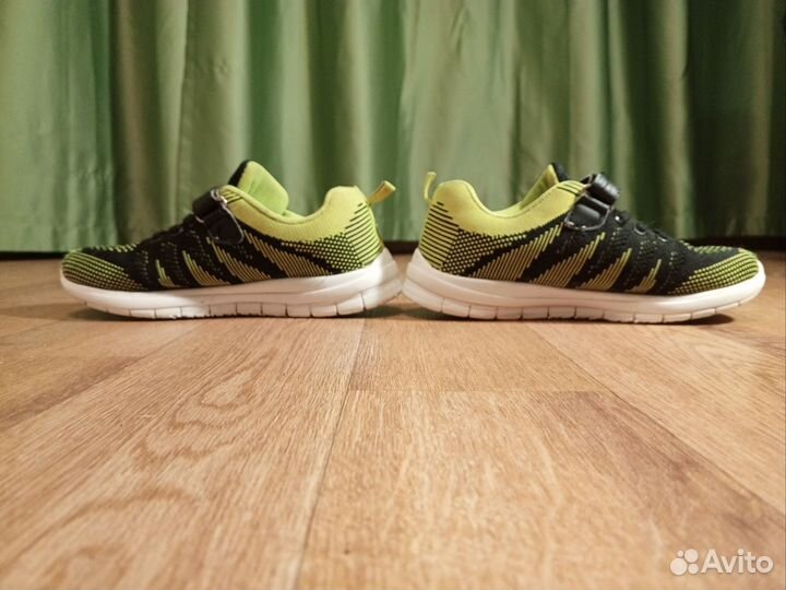 Кроссовки детские