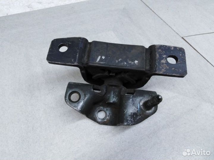 Опора двигателя Ниссан