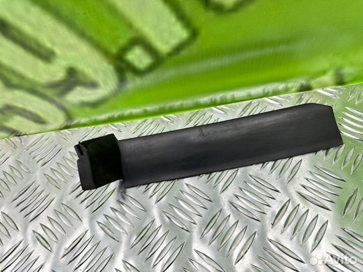 Уплотнитель бампера Mercedes-Benz S124 M102.982