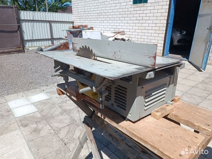 Деревообрабатывающий станок