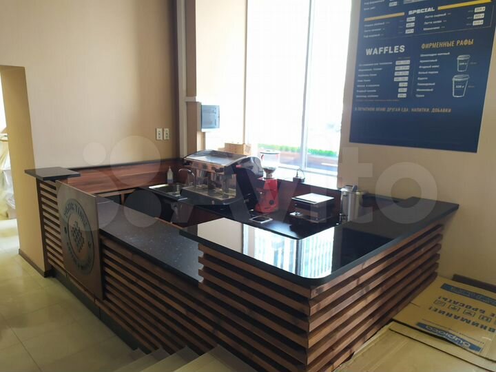 Под колбасы 10 м² у входа Гастромаркете на Садовом