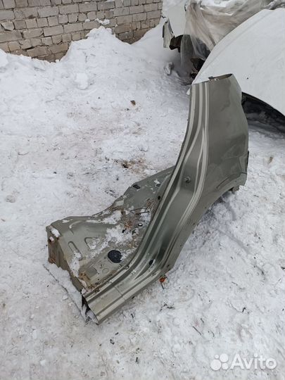Заднее левое крыло четверть Renault Sandero 1