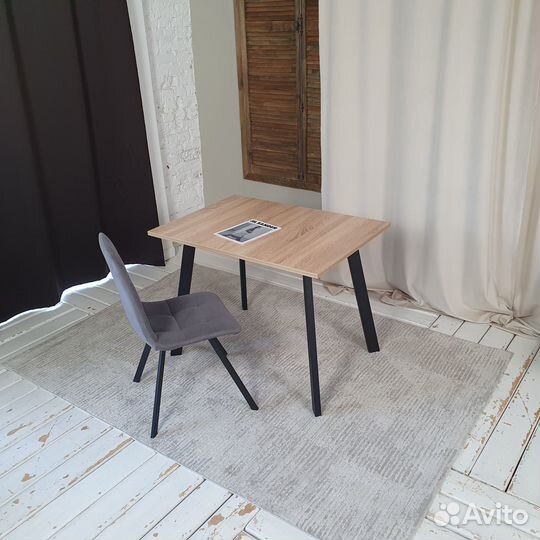 Письменный стол Ник Дуб 100*70 см. Черные ножки