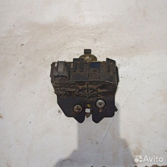 Замок двери, капота, багажника Ford Focus mk1