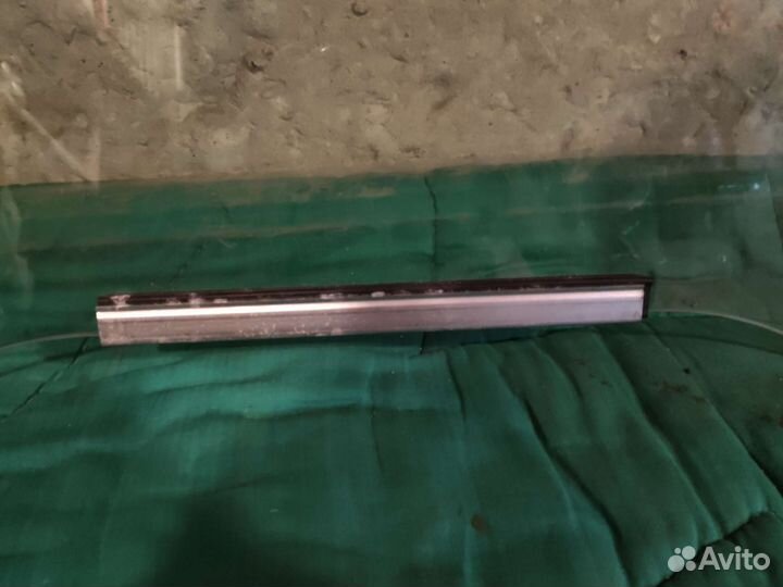 Стекло боковое Toyota Rav4