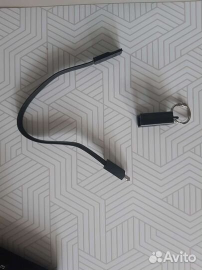Зарядный шнур на iPhone