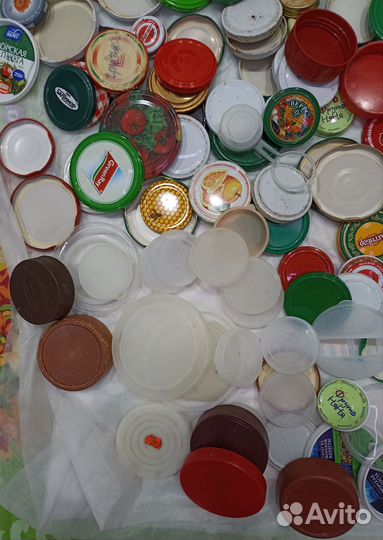 Крышки металлические капроновые много