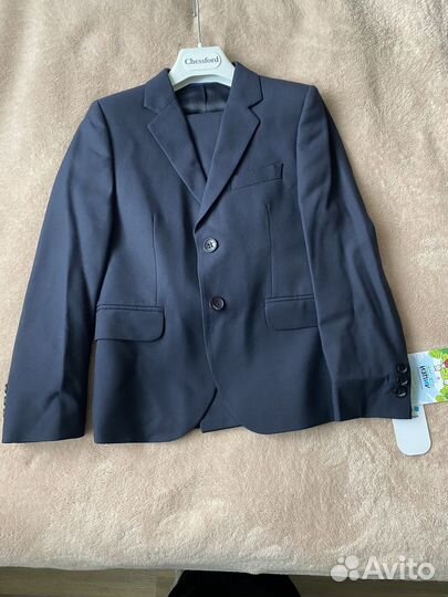 Брюки и пиджак для мальчика 128 новый