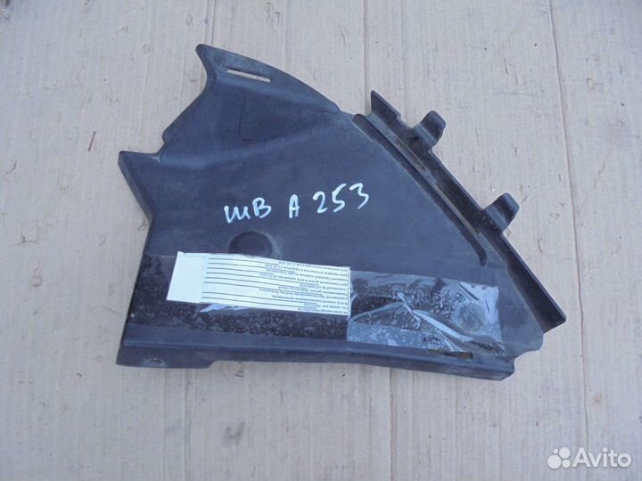 Дефлектор левый Mercedes Benz A253