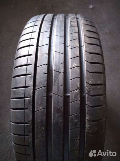 Pirelli P Zero PZ4 245/40 R20 99Y