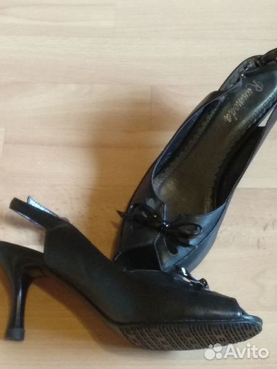 Кожаные босоножки женские чёрные 37-38